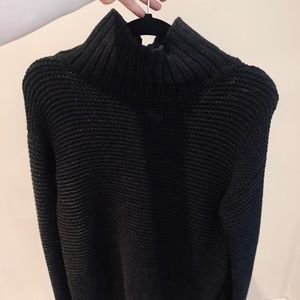 Limited Edition Italian yarn Lululemon turtleneck